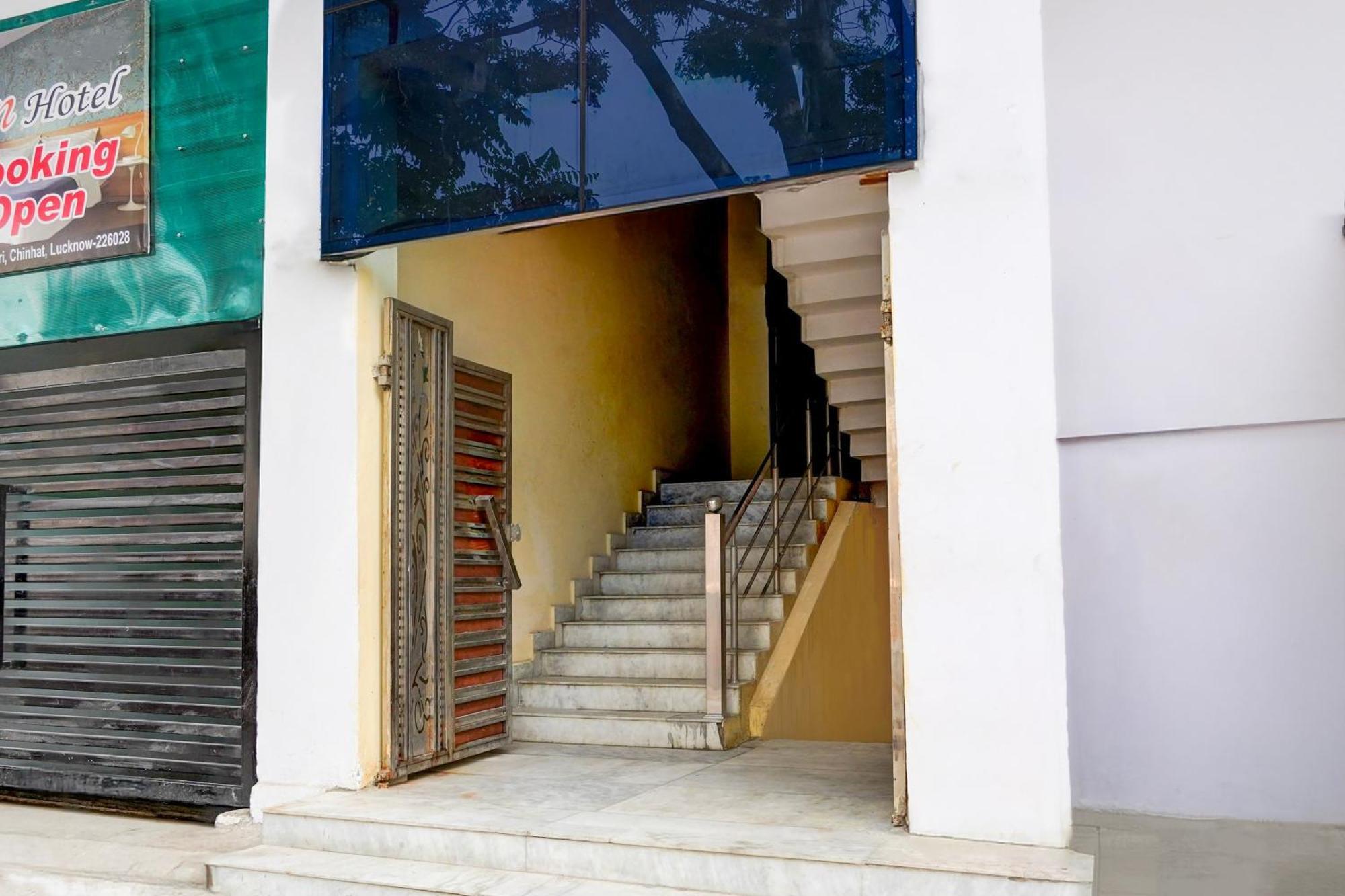 Super Collection O Govind Vihar Matiyari Formerly Saffron Chinhat ภายนอก รูปภาพ